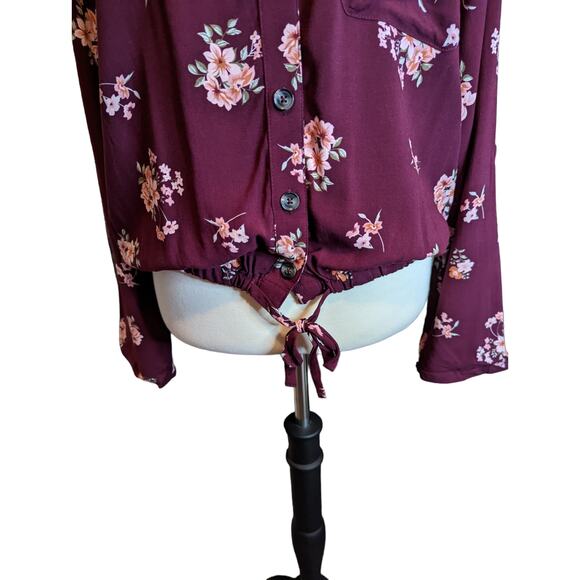 New Large Floral Button Up Shirt with Cinched Tie Waist - Picture 3 of 8